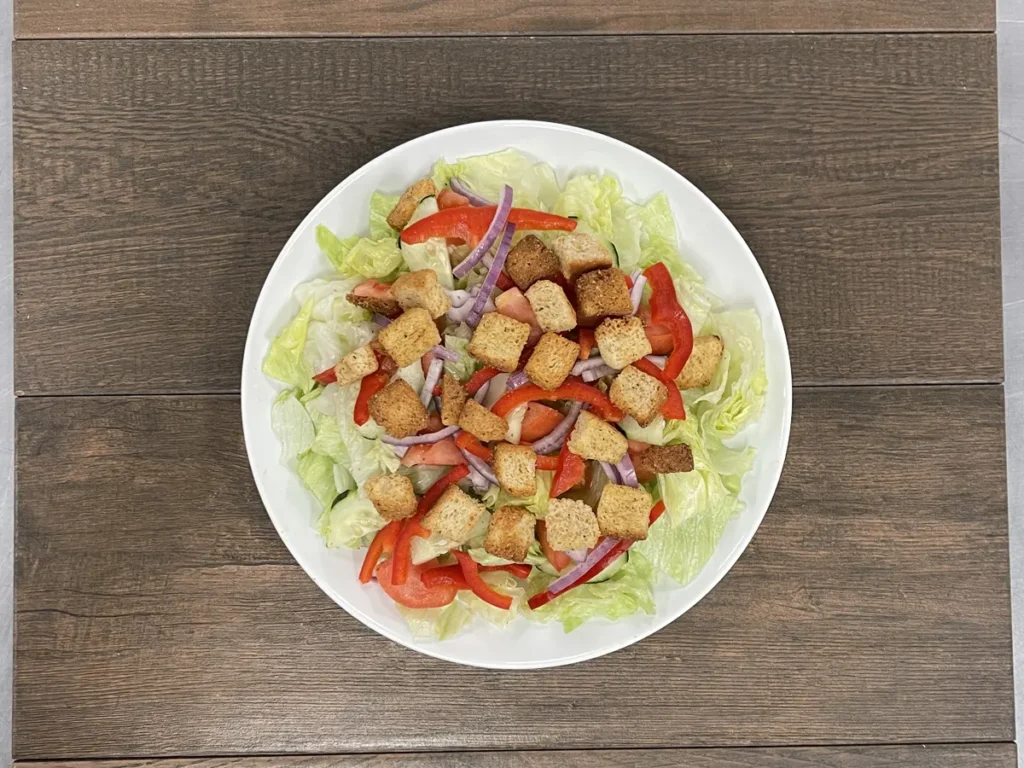 Garden salad with lettuce, tomatoes, red peppers, red onion and croutons