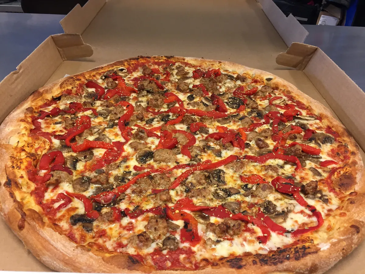 Papa pizza with mushrooms, Italian sausage and roasted red peppers